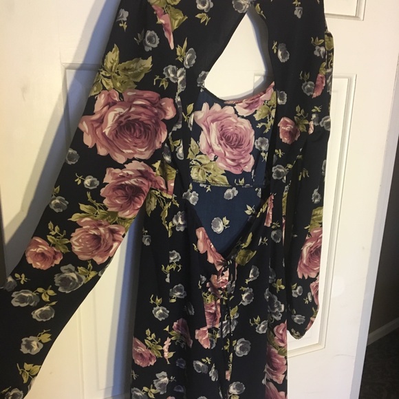 Open back long sleeve floral dress - Picture 6 of 7